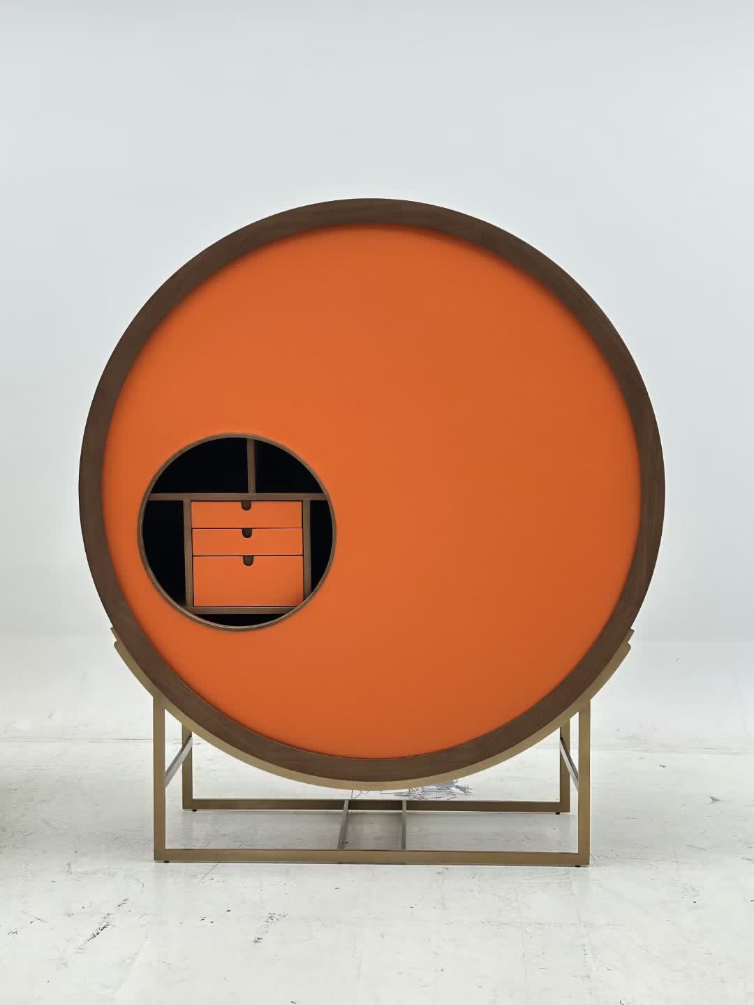 Circular statement cabinet — reference photo 1